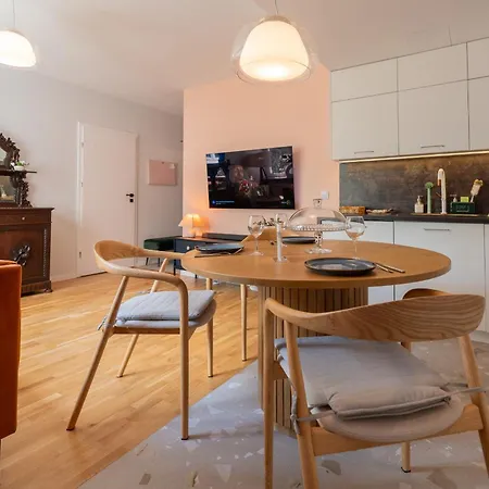 Pastel & Peace 2 Bedrooms Royal Lazienki * Варшава